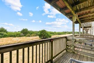 Pet-friendly King Bed Studio with Kitchenette - Pool and Hot Tub - 5