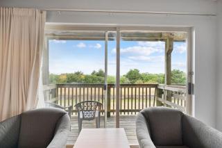 Pet-friendly King Bed Studio with Kitchenette - Pool and Hot Tub - 3
