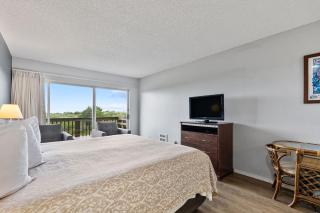King Bed Ocean View Studio with Kitchenette - Pool and Hot Tub - 7