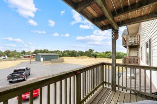Pet-Friendly Family Suite - Kitchen and Fireplace - Pool and Hot Tub - 5