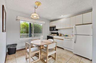 Pet-Friendly Family Suite - Kitchen and Fireplace - Pool and Hot Tub - 2