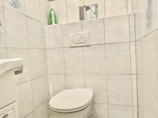 Stylish Cosy Apartment with Free Parking - 1