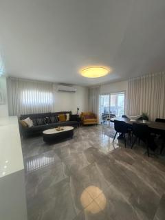 Beachfront Haven - Perfect for Groups - 0