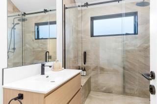 Roam Taupo Lake Front Unit 1 - Spa Pool - 1