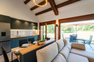 FINCA GIJON SUITES - Apartamentos con jardín y terraza privados, ubicados en un santuario natural estratégicamente situados que combinan mar y montaña con las comodidades de la ciudad, son tu base ideal para conocer Gijón y el Principado de Asturias - 3