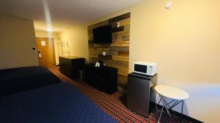 Chesaning INN & Suites - 6