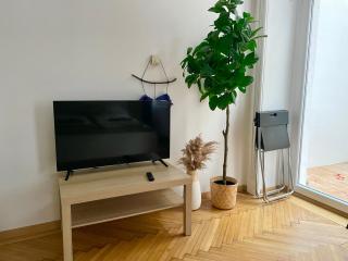 70 m2 Apartment with Terrace & Free Parking - 2