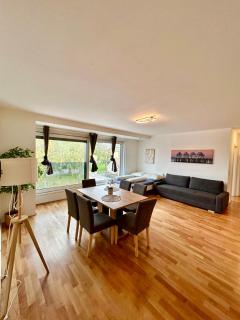 Modern Spacious Apartment with Free Parking - 7