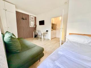 Rooftop Central Apartment with Balcony & AC - 8