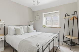 Charming Vine Cottage in Central Broadway - 3