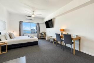 15th Floor Superior Hotel Suite King Bed - 6