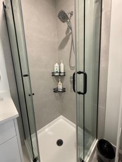 Cozy home in Richmond with private bathrooms - 2