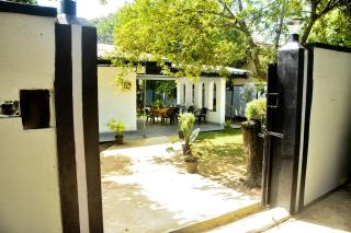 Sea Breeze 3BR Vacation Home, Hikkaduwa - 1