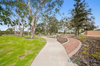 Stylish 5BR Retreat EV Charging & Caravan Parking - 0