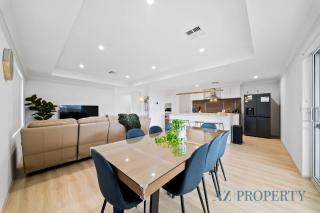 Stylish 5BR Retreat EV Charging & Caravan Parking - 8