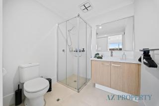 Stylish 5BR Retreat EV Charging & Caravan Parking - 1