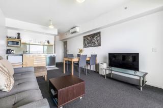 Stunning City Views from Modern 1BR Apartment King - 9