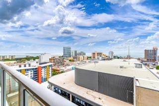 Stunning City Views from Modern 1BR Apartment King - 4