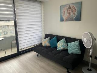 Acogedor Depto con Estacionamiento Cerca Metro Wifi & Gym - 9
