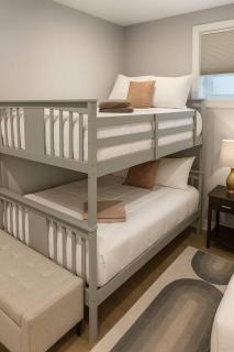 Suite Dreams - Designer Style - Central - Sleeps 7 - 4
