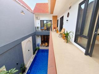 Spacious King Room with Pool - NVB - 1