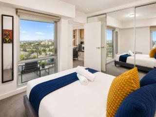 Stylish 2BR Apartment with Balcony, Parking - 2