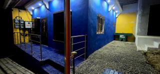 Mini Casa azul con generador electrico y parqueo - 7