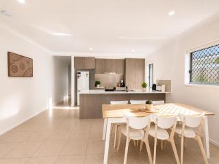 4B Sparkling New Home in Park Ridge near GC - 2