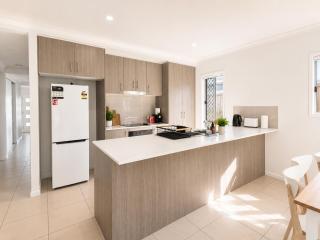 4B Sparkling New Home in Park Ridge near GC - 5