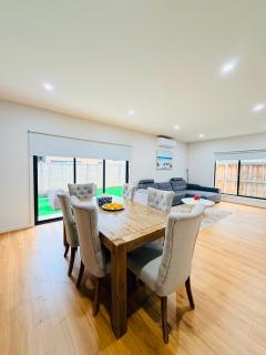 Azure Haven Luxury 4BR Home with 4 Ensuite Bathrooms - 5