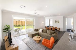 Solara Retreat - Modern 4BR Home with Backyard - 3