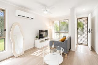 4BR Simple and Comfy Family Home between BNE and Ipswich - 0