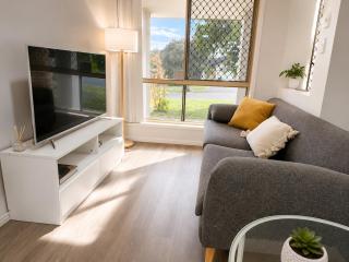 4BR Simple and Comfy Family Home between BNE and Ipswich - 6