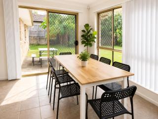 4BR Simple and Comfy Family Home between BNE and Ipswich - 8
