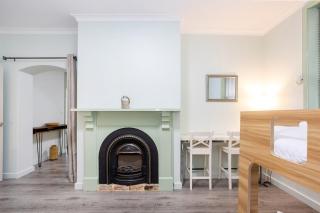 Heart of Freo - Charming Heritage Stay - 1