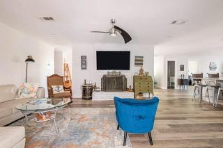 Spacious 5BR Home with Pool and Sauna! Overbrook - 4