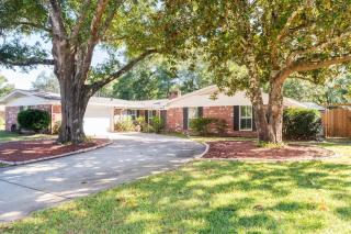 Spacious 5BR Home with Pool and Sauna! Overbrook - 5