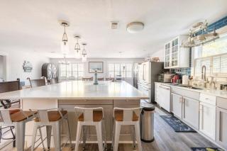 Spacious 5BR Home with Pool and Sauna! Overbrook - 2