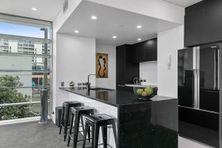 QV Stays Upscale Modern Viaduct Haven - 1