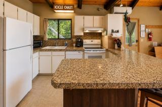 Icicle Chalet - 4
