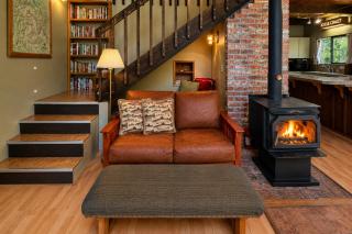 Icicle Chalet - 7