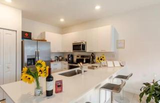 4BR Miami Home with Private Patio 10 Min Stadium - 7