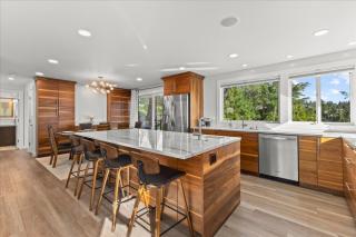 West Seattle Retreat with Spa and Sunset Views - 8