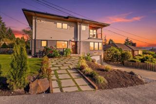 West Seattle Retreat with Spa and Sunset Views - 9