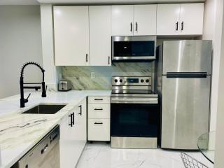 Stylish 1BR 2BA Condo 1Block to Aventura Mall - 9