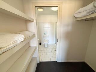Paragon Apartment 8 - Bring your own linen. - 2