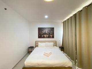 Lagoon View 2BR l Pool, Beach and Modern Stay - 8