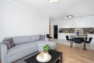 Spacious Family Apartment with a Balcony and Parking by Noclegi Renters - 6