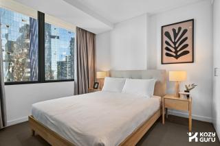 KozyGuru | Southern Cross | Urban Skyline Retreat - 6