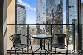 KozyGuru | Southern Cross | Urban Skyline Retreat - 1